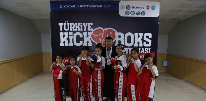 Kick Boks’ un şampiyonları Kocaeli’nde vitrine çıktı