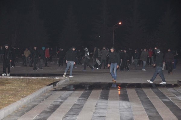 Polis ile Beşiktaş taraftarı arasında gerginlik