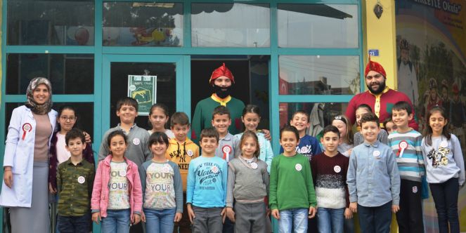 9 Şubat Dünya Sigarayı Bırakma Günü münasebetiyle, Kartepe Belediyesi Yunus Emre Bilgi Evi öğrencileri İzmit Çocuk Hakları Okulu’na ziyarette bulundu.