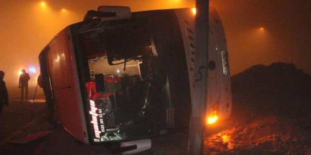 Konya’da yolcu otobüsü devrildi!