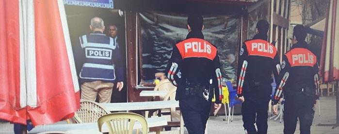 Türk Polisi Göz Açtırmıyor