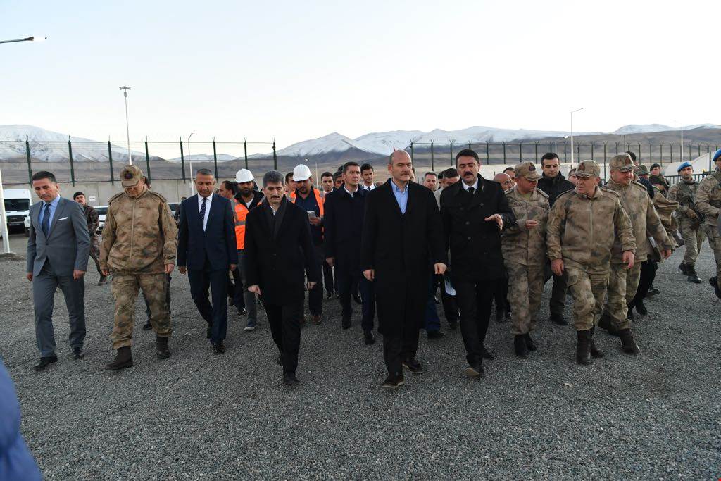Bakan Soylu Türkiye-İran Sınırında Yapımı Süren Güvenlik Duvarını İnceledi