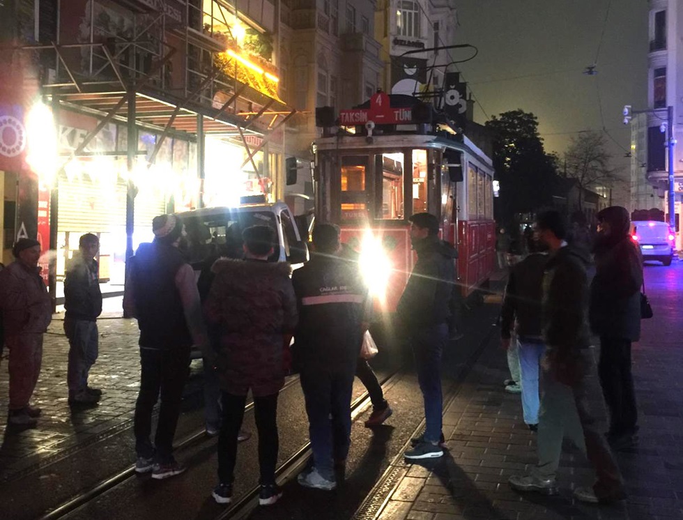 Tramvay kaza yaptı, ölen ya da yaralanan yok!!!