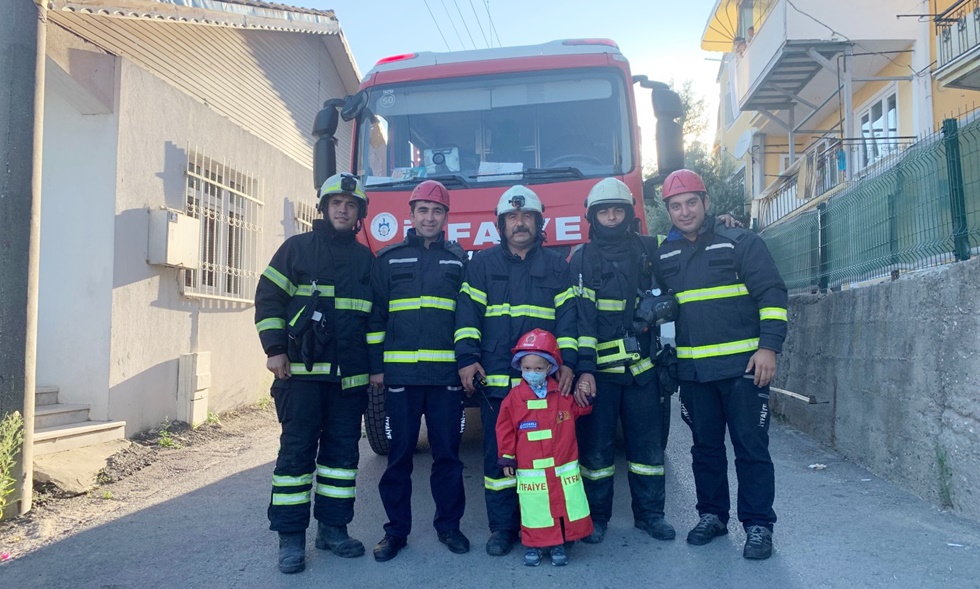 Lösemi hastası Ahmet’in itfaiyeci olma hayali gerçek oldu