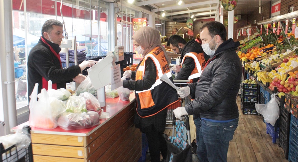 Gölcük Belediyesi 48 saatte 301 vatandaşa yardım eli uzattı