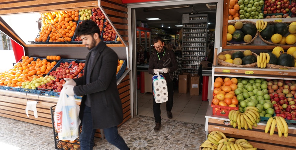 İzmit Belediyesinden 60 yaş üstü vatandaşlara,  alışverişte taşıma desteği