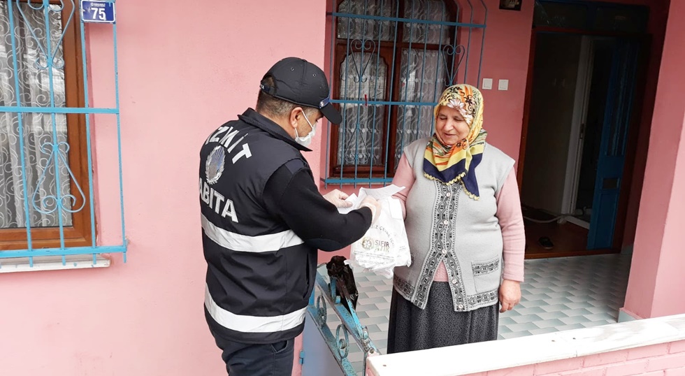 İzmit’te ilaçlar, vatandaşın kapısına gidiyor