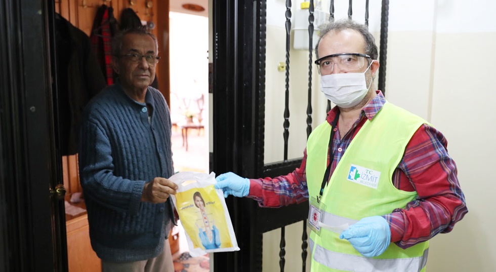 İlacı biten vatandaşa İzmit Belediyesi yardımcı oldu