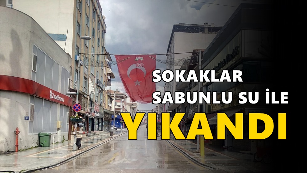 Caddeler baştan sona yıkandı