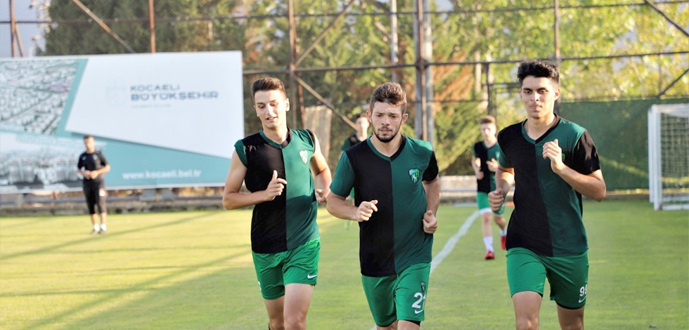 Kocaelispor U19 lige Büyükşehir spor tesislerinde hazırlanıyor