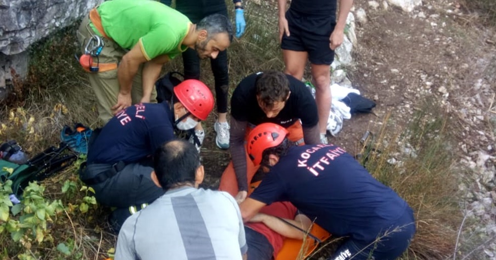 Yüksekten düşen dağcıyı itfaiye ekipleri kurtardı