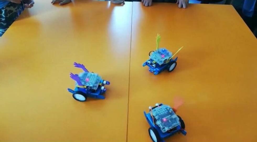 Bu robotlar ‘Erik Dalı’ oynuyor