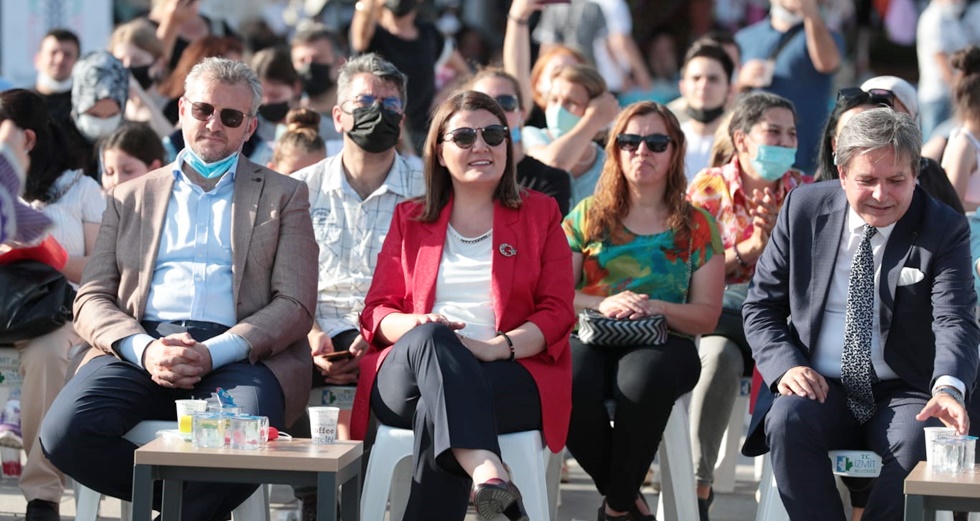 28 Haziran coşkusu Kent Meydanı’nı sardı