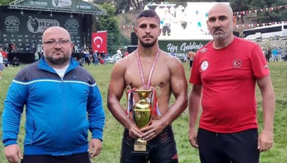 İzmitli güreşçi Seçkin Duman Bursa’da şampiyon oldu