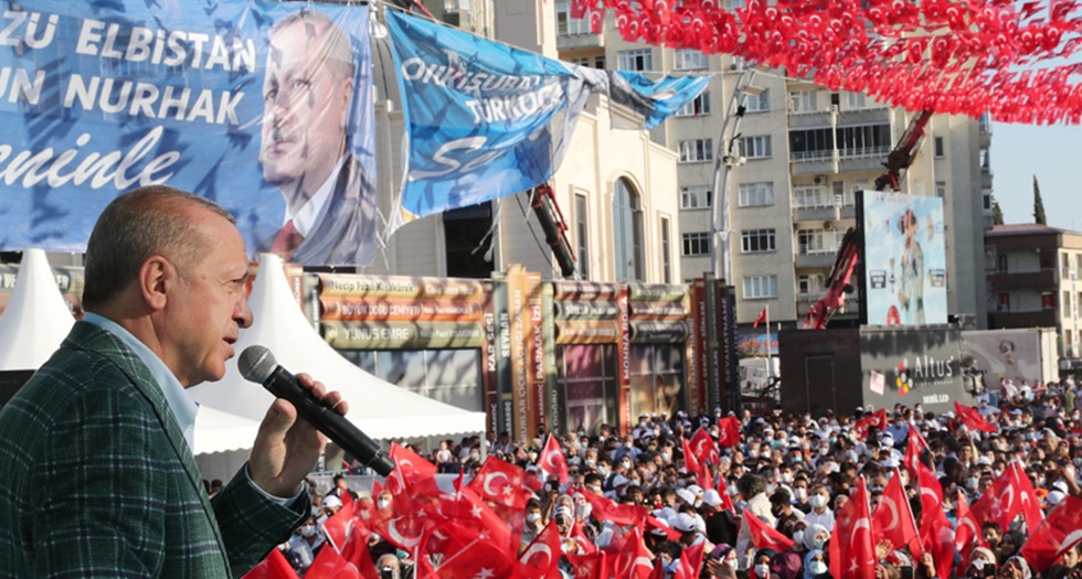 “Dört bir tarafımızda oynanan oyunları birer birer bozarak hedeflerimize doğru yürüyoruz”