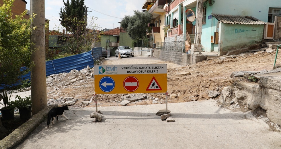İzmit Belediyesinden Tavşantepe’de  beton yol mesaisi