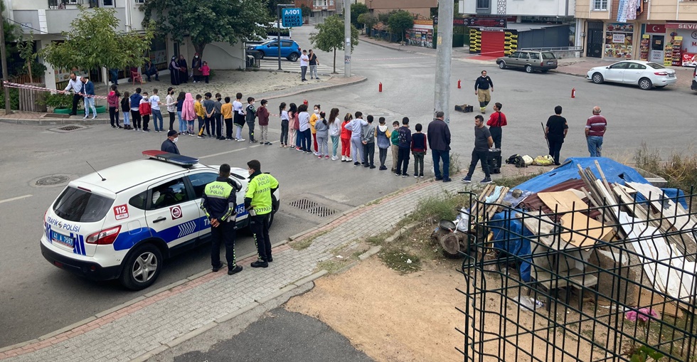 İtfaiyeden mahalle sakinlerine yangınla mücadele eğitimi