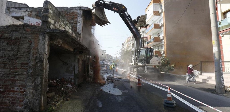 69 Bin 607 Metruk Binaya Balyoz Vuruldu