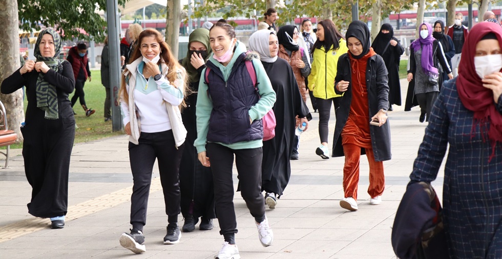 İzmit Belediyesi Amatör Spor Haftası’nda  yürüyüş etkinliği düzenledi