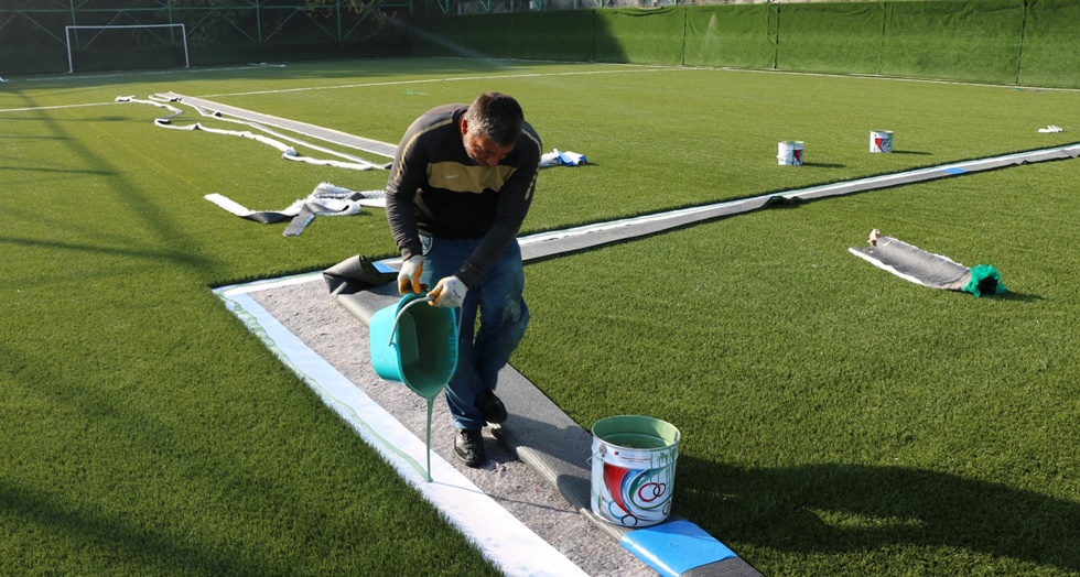 Gölcük Ulaşlı Futbol Sahasına yepyeni zemin