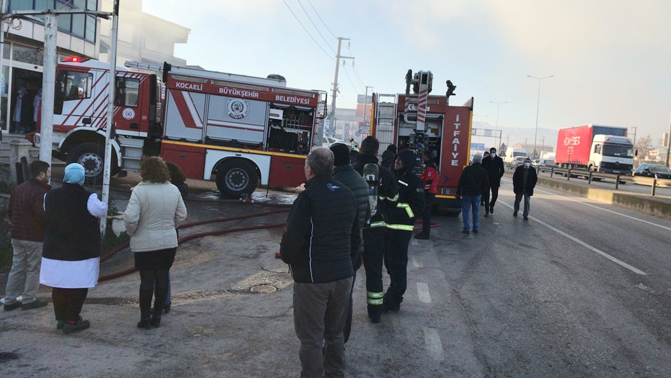 İtfaiyeden imalathanede çıkan yangına kısa sürede müdahale