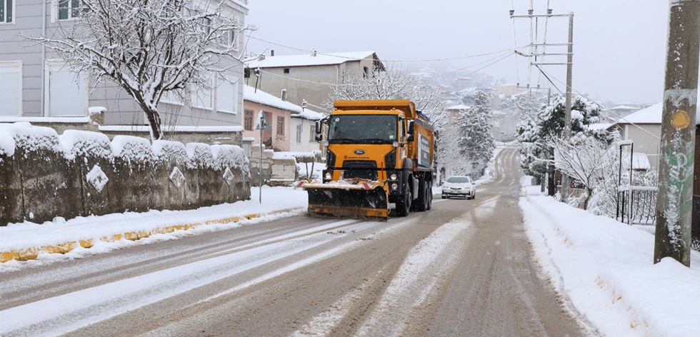 Başiskele’de Yoğun Kar Yağışında Yollar Açık Kaldı