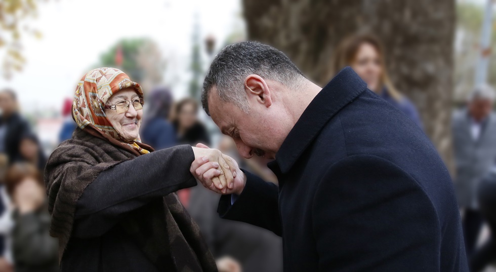 Başkan Büyükakın “Annelerimiz dünyanın kalbidir”