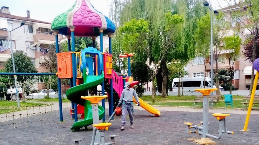 Körfez’de parkların bakımı gerçekleştiriliyor