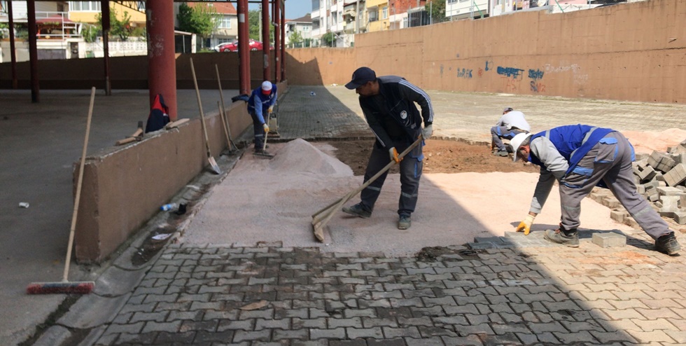 Körfez’de yıpranan parkeler yenileniyor