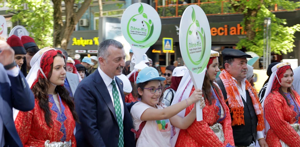 Kocaeli’nde ‘’Çiftçi Şenliği’’  kortej yürüyüşüyle başladı