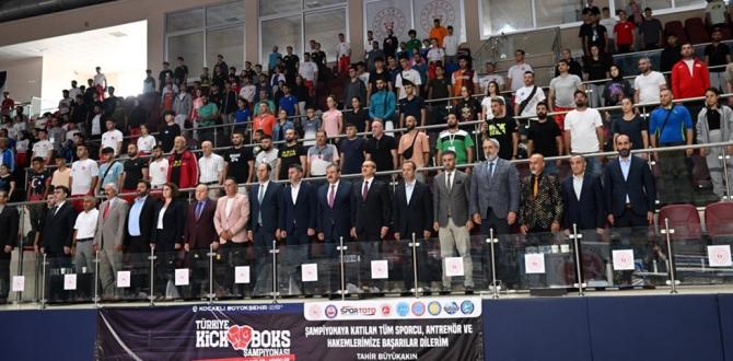 Kick Boks Şampiyonası Vali Yavuz’un Katılımıyla Başladı