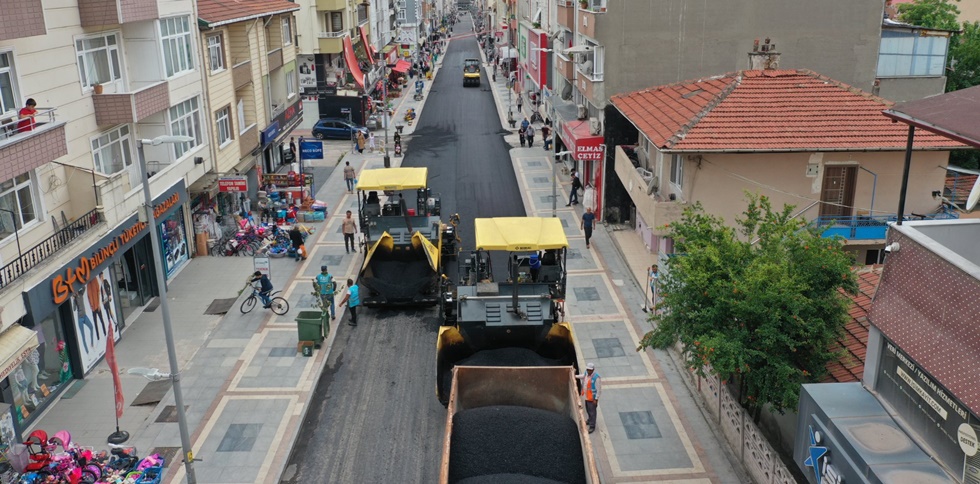 Ağadere Caddesi’ne ikinci tabaka asfalt serildi