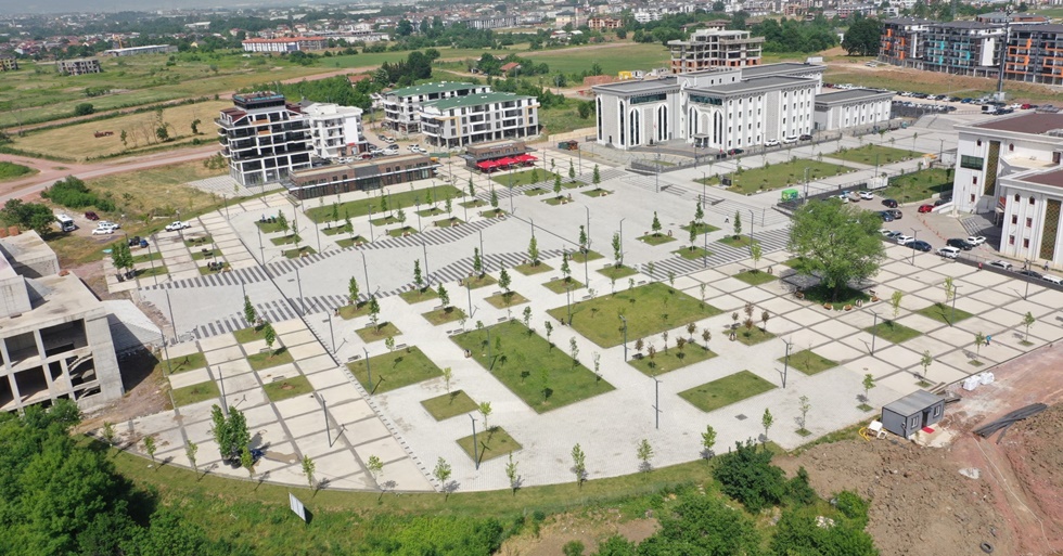 Kartepe Kent Meydanı’nda çınar ağaçları yeşerecek