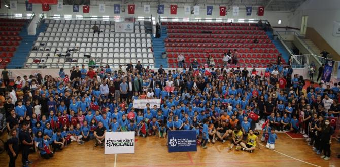 Büyükşehir’in yaz spor okulları açıldı