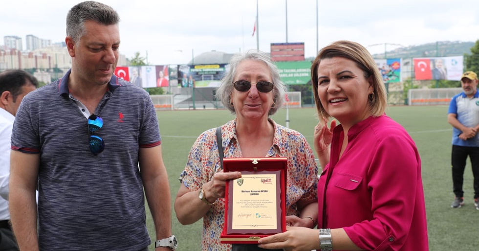 Kamuran Akşar Futbol Turnuvasının açılışını Başkan Hürriyet yaptı