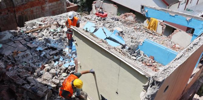 Serdar’daki metruk bina İzmit Belediyesi tarafından yıkıldı