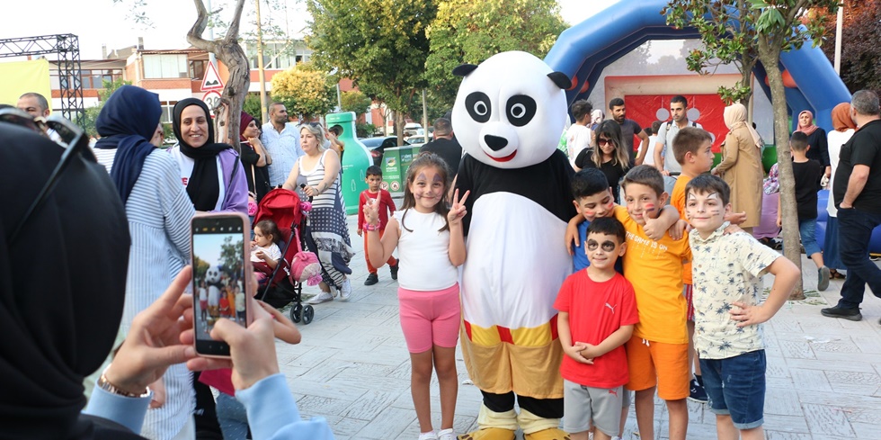 Körfez’de çocuklar çifte bayram yaşadı