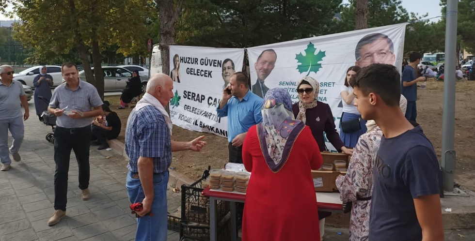 Gelecek Partisi’nden İzmit’te aşure ikramı