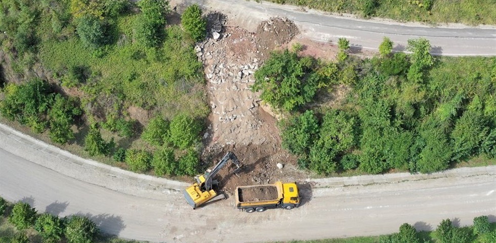 Başiskele’de Yol Çalışmalarına Devam