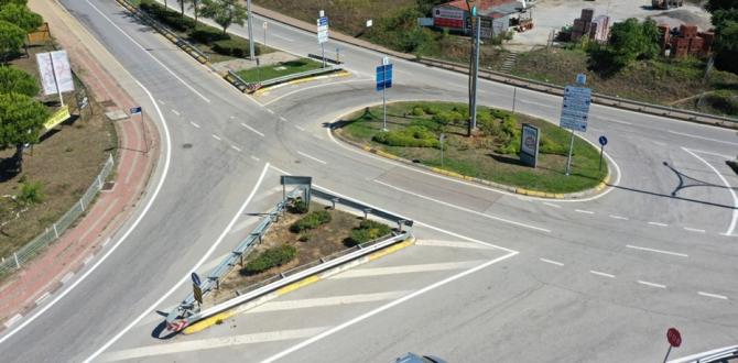 Prof. Dr. Baki Komsuoğlu bulvarında trafik çizgileri yenilendi