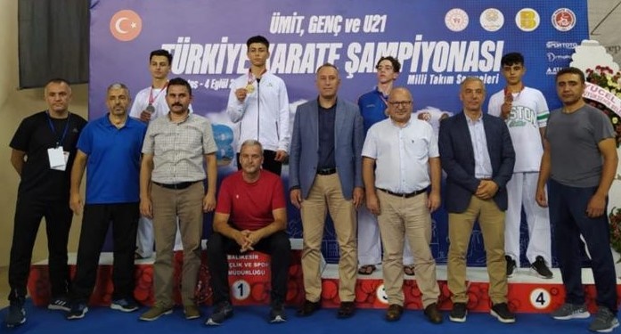 İzmit Belediyesporlu Batuhan Türkiye şampiyonu oldu