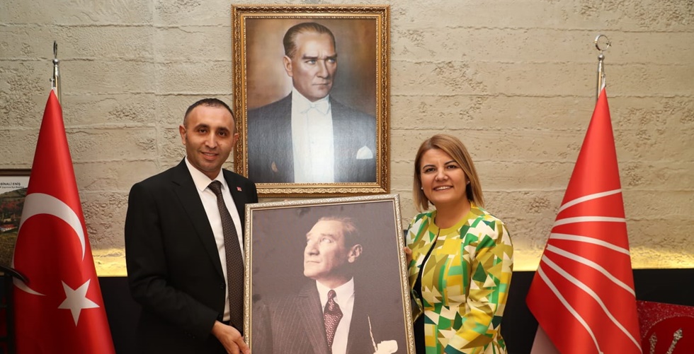 Başkan Hürriyet’ten CHP Çayırova Başkanı Eniş’e hayırlı olsun ziyareti