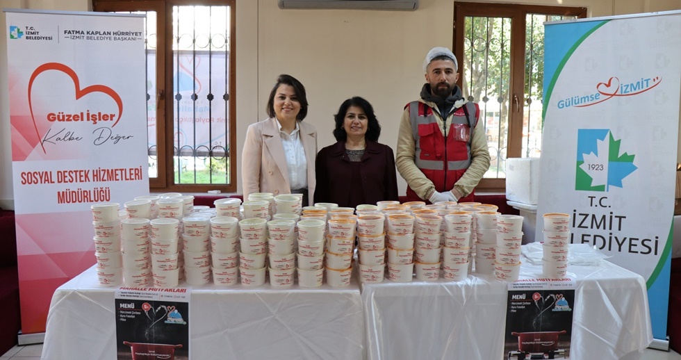 İzmit Belediyesi Aşevi üretiyor, ihtiyaç sahipleri gülümsüyor!