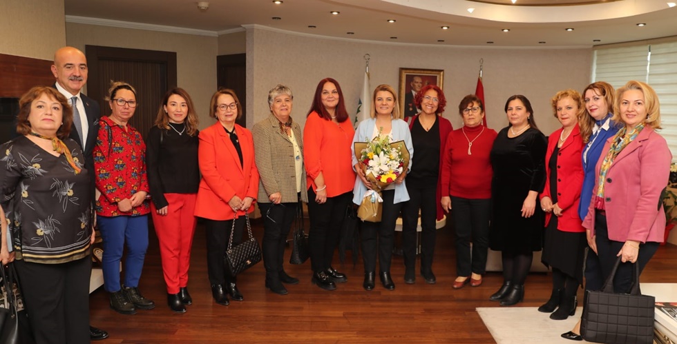 İzmit Kent Konseyi Kadın Meclisi’nden  Başkan Hürriyet’e ziyaret