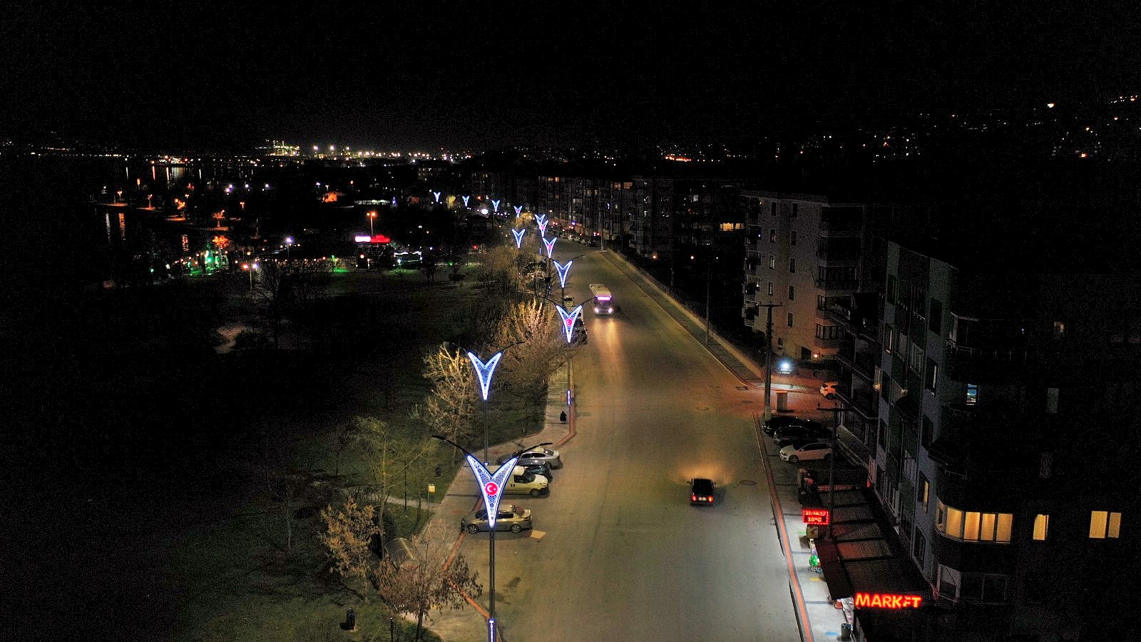 İzmit Belediyesi Sahilyolu Sokağı ışıl ışıl yaptı