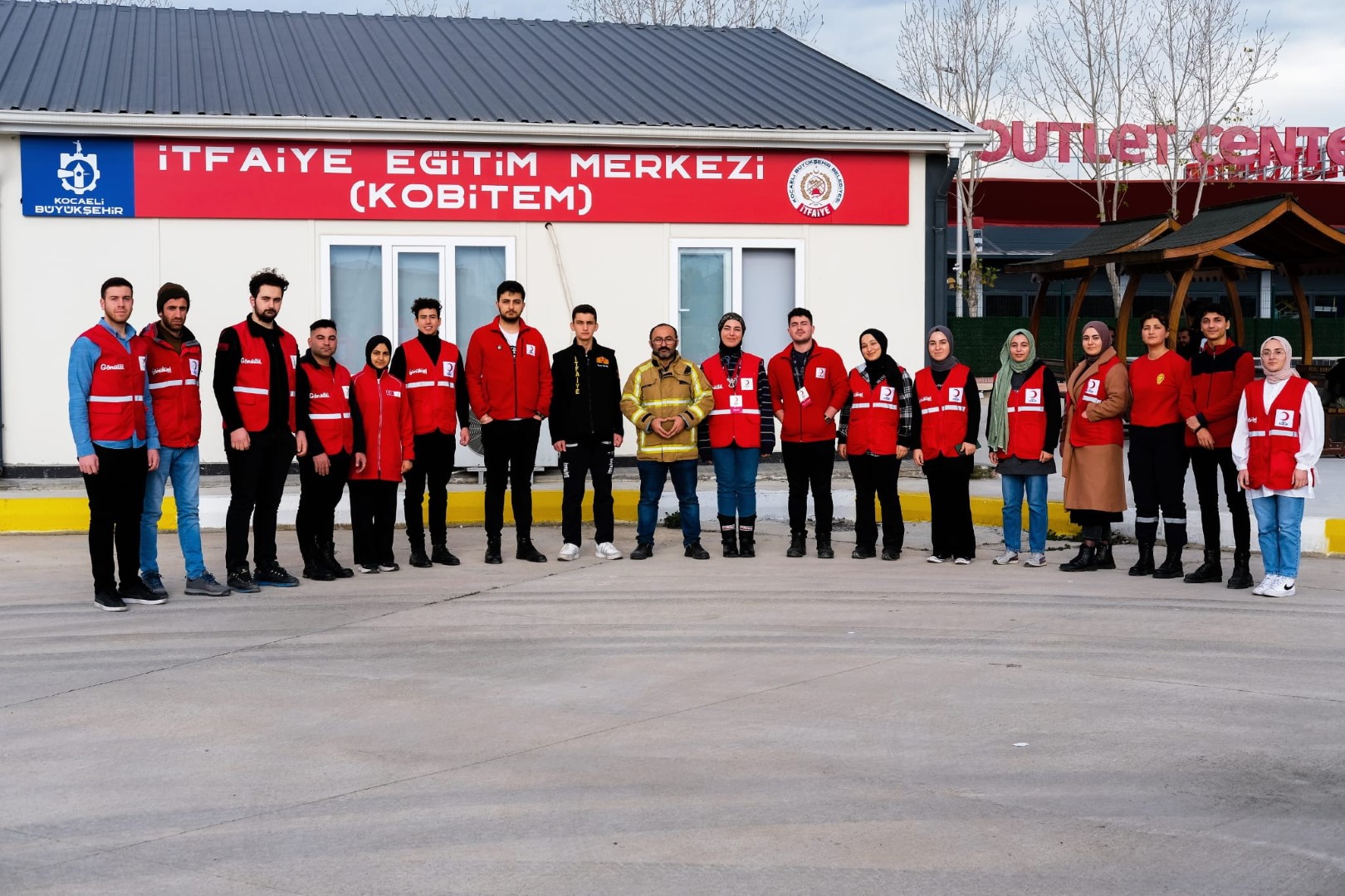 Kızılay gönüllülerine Büyükşehir İtfaiyesinden eğitim