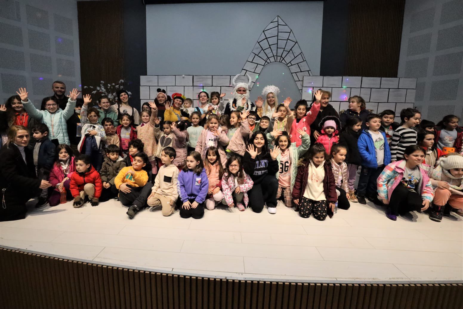 Başiskeleli Çocukların Yarıyıl Tatilinde Tiyatro Keyfi