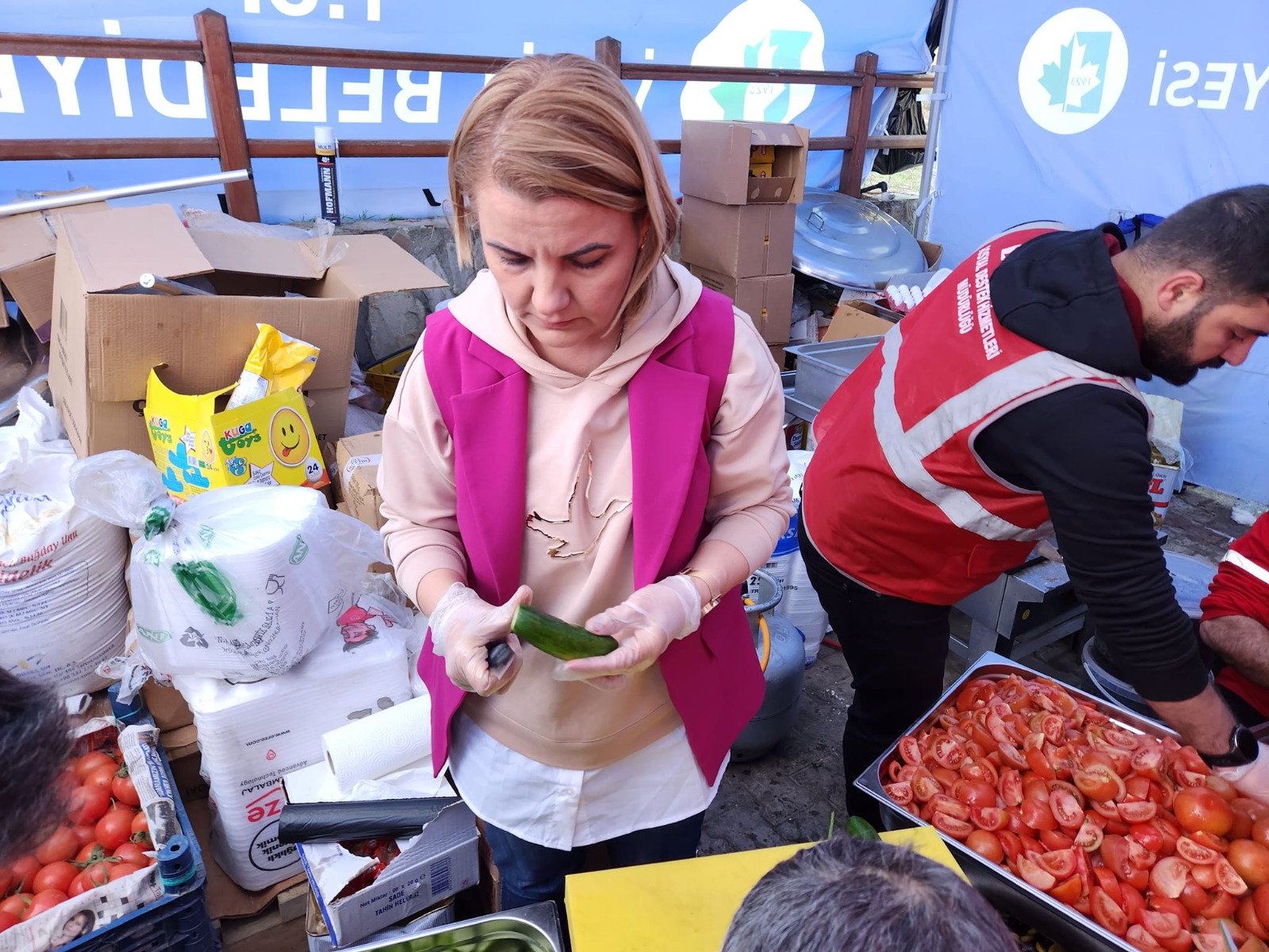 İzmit Belediyesi, Defne’de sabah çorbasının yanında kahvaltı hizmetini de başlattı