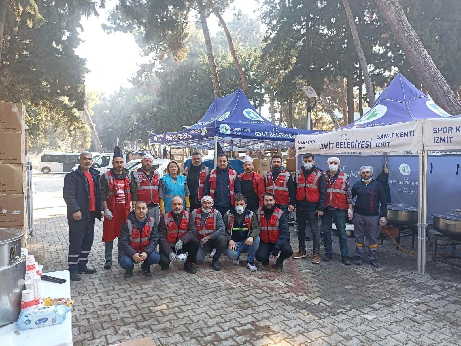 Adıyaman’daki çadır kentte depremzede çocuklar için oyun gruplarının kurulumu sürüyor