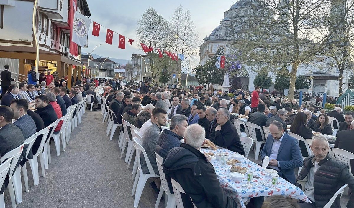 CHP’li adaylar Bahçecik sakinleri ile iftrada buluştu
